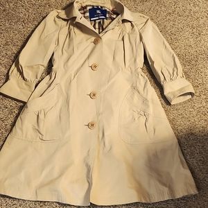 NWOT Burberry Trench coat 38